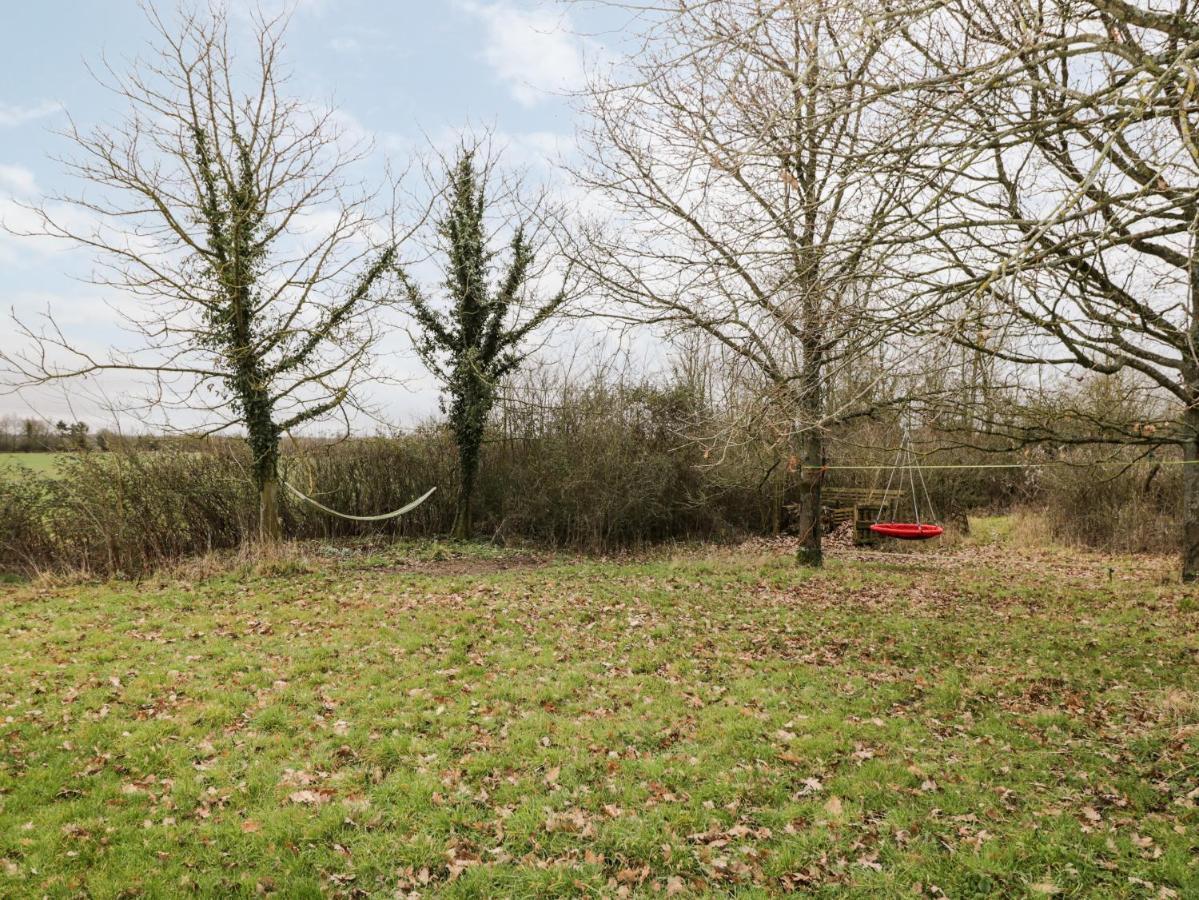 High Cogges Farm Holiday Cottages Witney Exterior photo